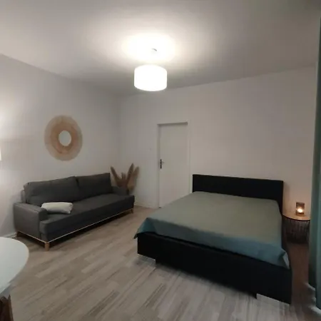 Przestronne W Domu Prywatnym Ze Wspolna Lazienka Prywatnosc I Komfort Bed & Breakfast Wroclaw