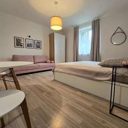 Przestronne W Domu Prywatnym Ze Wspolna Lazienka Prywatnosc I Komfort Bed & Breakfast *