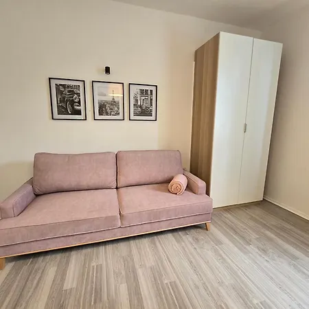 Przestronne W Domu Prywatnym Ze Wspolna Lazienka Prywatnosc I Komfort Bed & Breakfast Wroclaw