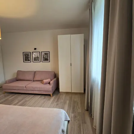 Przestronne W Domu Prywatnym Ze Wspolna Lazienka Prywatnosc I Komfort Bed & Breakfast *