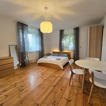 Couette-café Przestronne W Domu Prywatnym Ze Wspolna Lazienka Prywatnosc I Komfort Wrocław