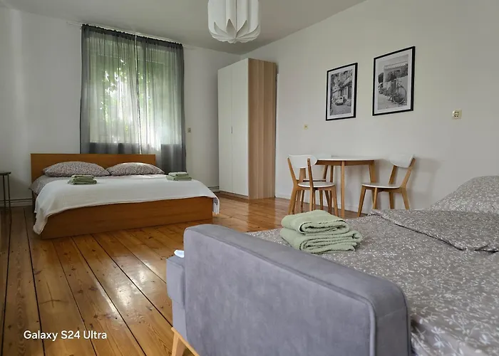 Przestronne W Domu Prywatnym Ze Wspolna Lazienka Prywatnosc I Komfort Bed & Breakfast Wroclaw